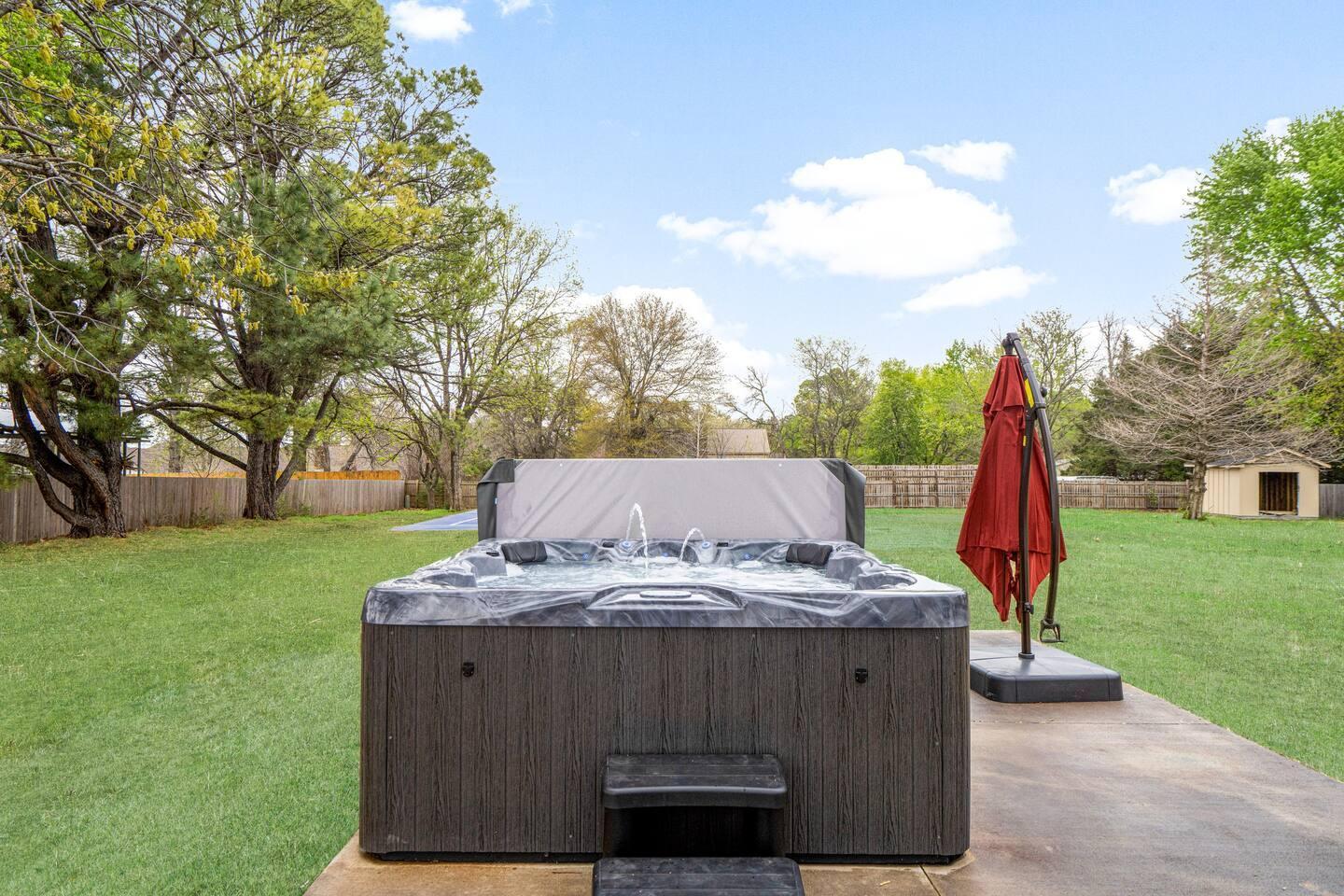 Seven-person hydromassage hot tub with waterfall features