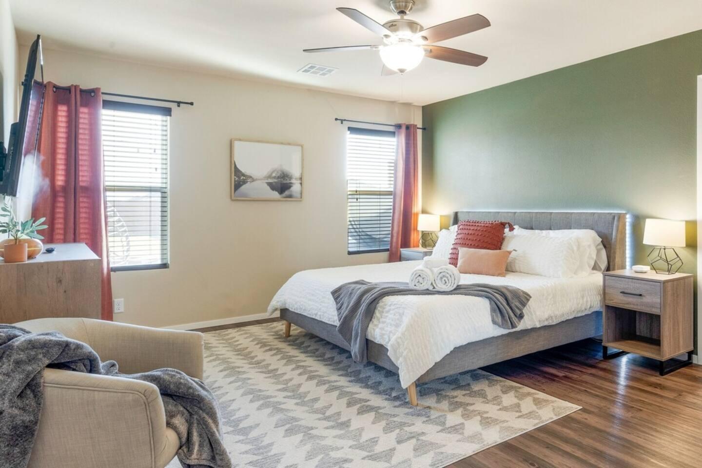 Master Bed - KING Memory Foam Bed with soft and firm pillows.
Master Bedroom - 55" 4K Roku TV.
Full length pivoting mirror.
Hulu, Disney Plus, Netflix, Prime included for free.